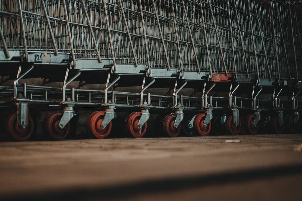 A picture of a row of shopping carts.