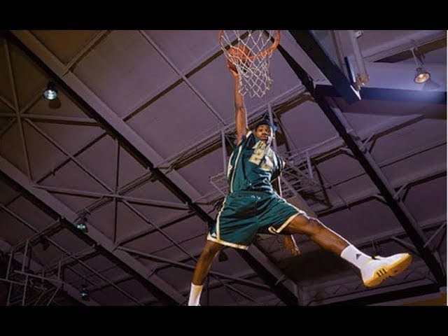 Lebron James during his highschool's Dunk Contest.